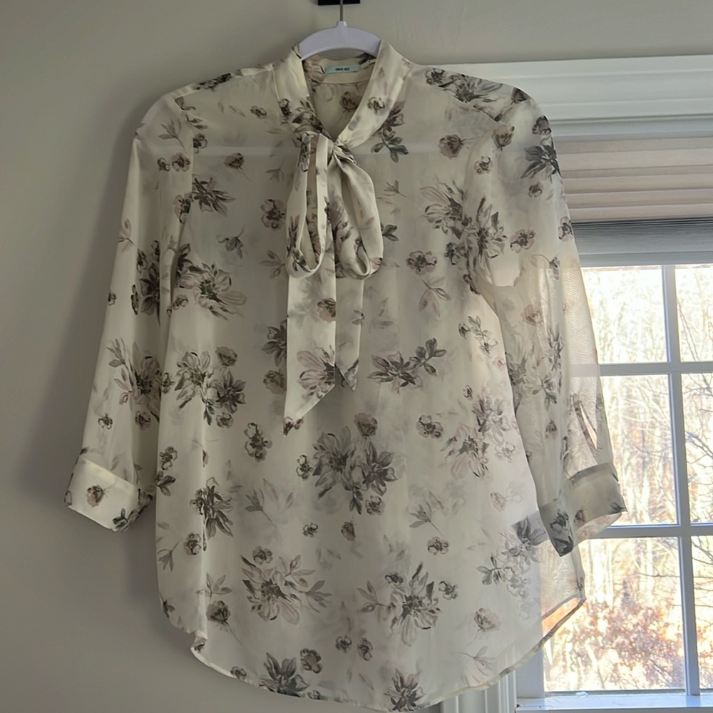 Semi Sheer Pussybow floral Top